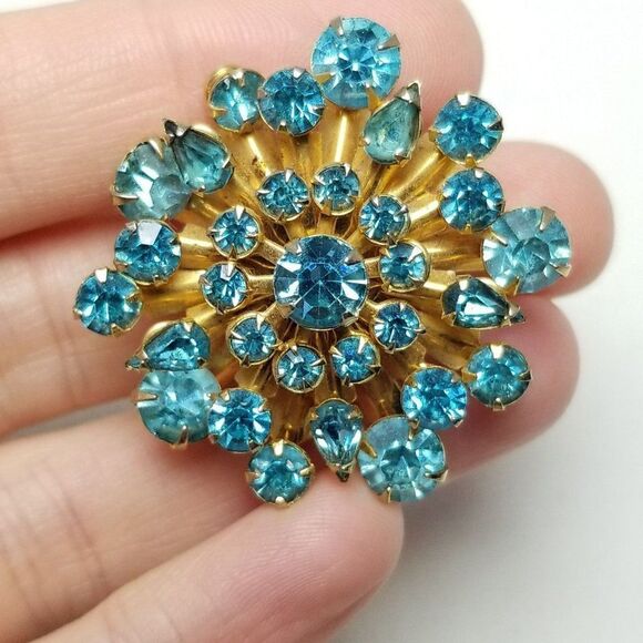 Vintage Radiant Blue Rhinestone Cluster Brooch, Gold Tone Setting, 50s Style - Picture 1 of 6